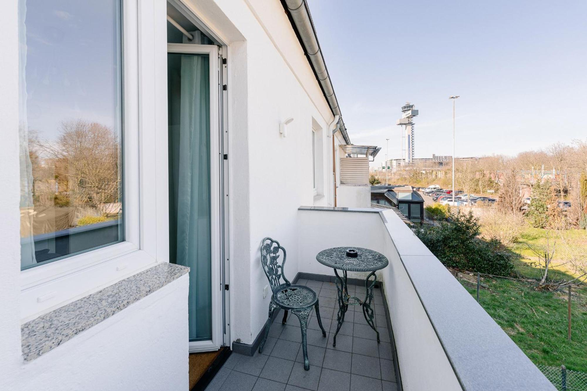 Gaestehaus Am Flughafen Duesseldorf Exterior foto